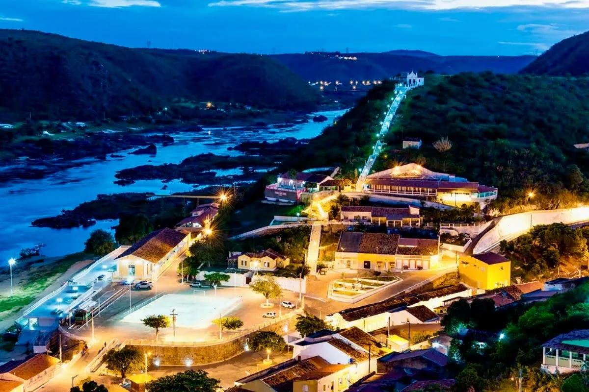 imagem-aeria-piranhas-Al-noite