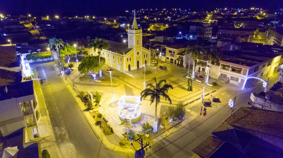 imagem-aeria-salgueiro-noite